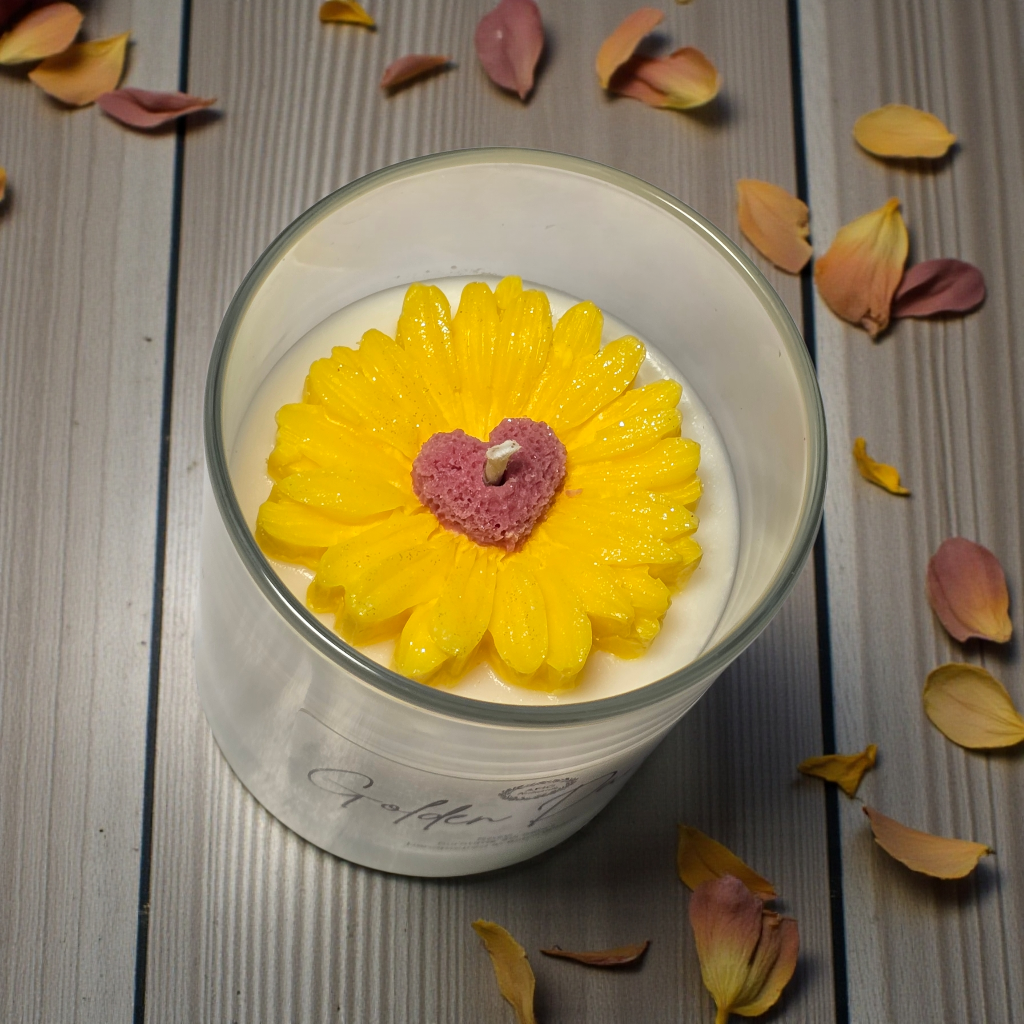 Golden Daisy Candle