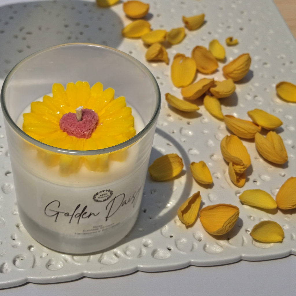 Golden Daisy Candle