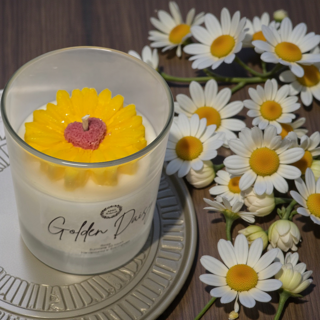 Golden Daisy Candle